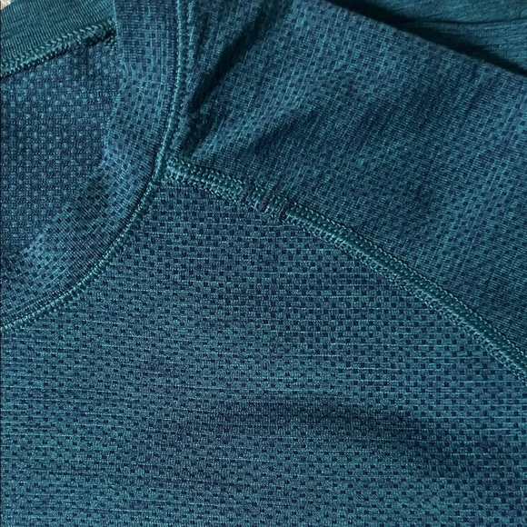 Men’s Lululemon Tshirt - Picture 6 of 6